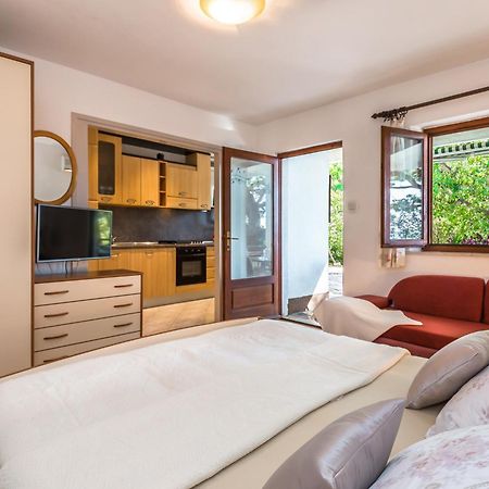 Apartmani Lovrenco Krvavica Exterior foto