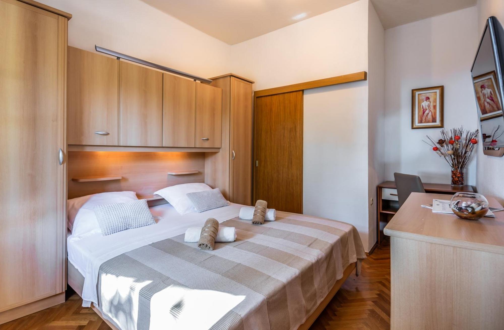 Apartmani Lovrenco Krvavica Exterior foto