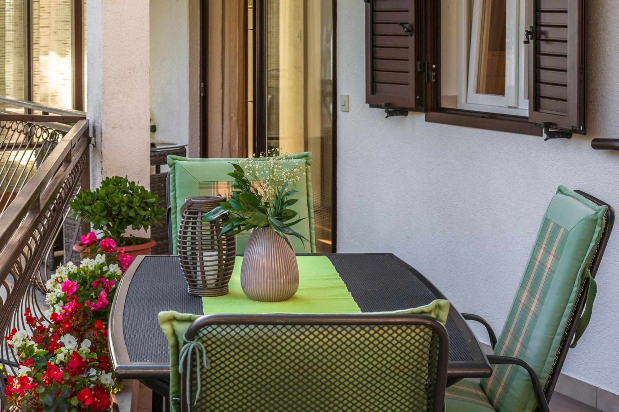 Apartmani Lovrenco Krvavica Exterior foto